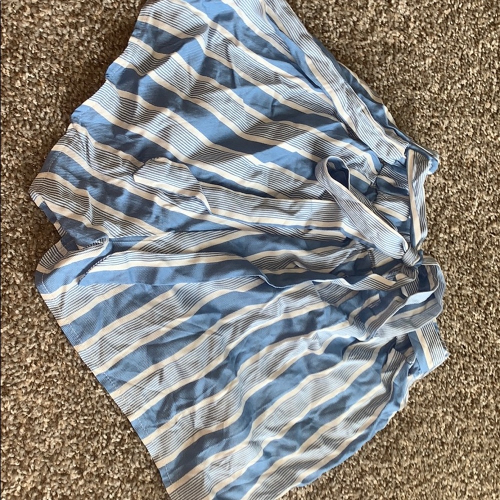 Very cute plastic bag shorts!